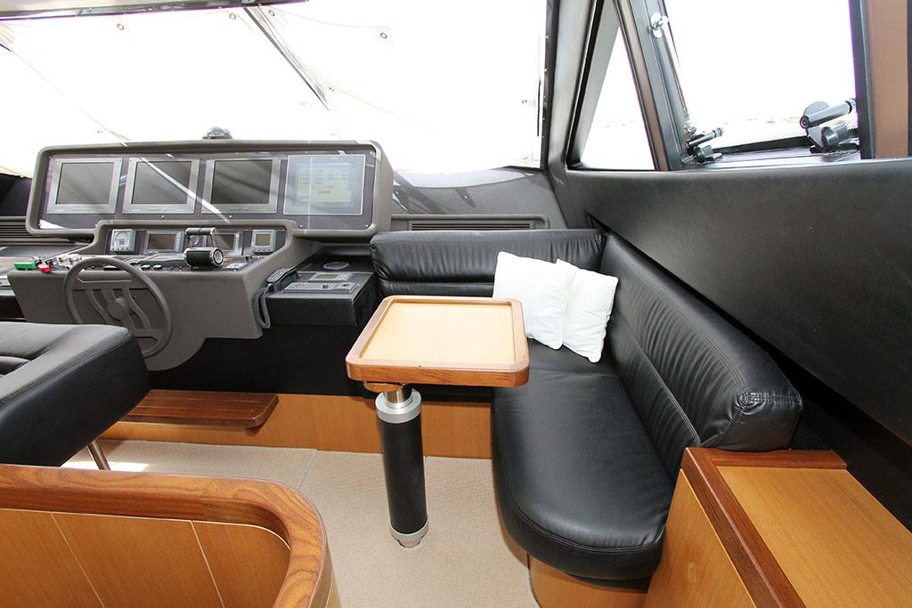 2005 FERRETTI YACHTS 731 